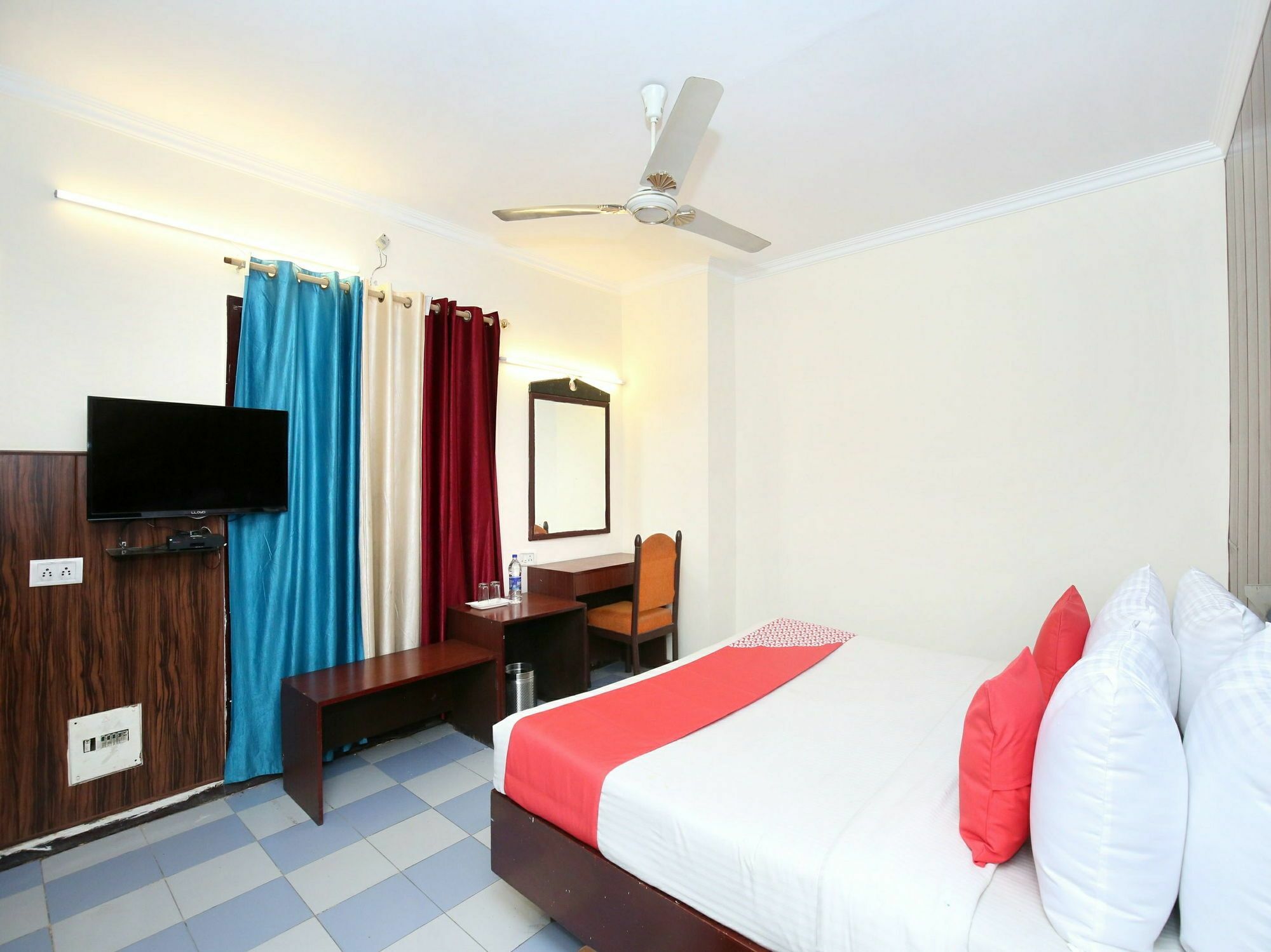 Hotel Oscar Regency Panchkula Esterno foto