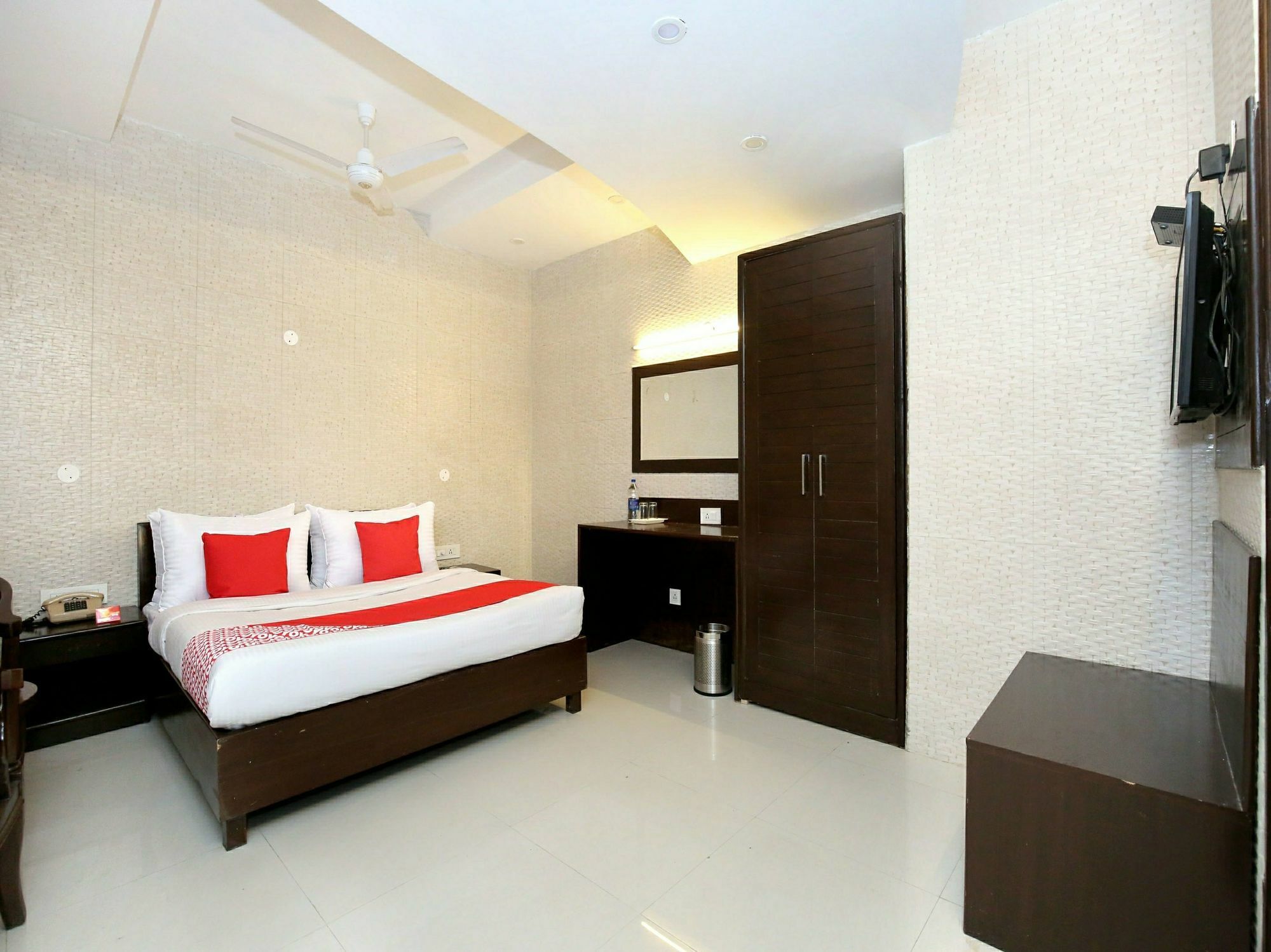 Hotel Oscar Regency Panchkula Esterno foto