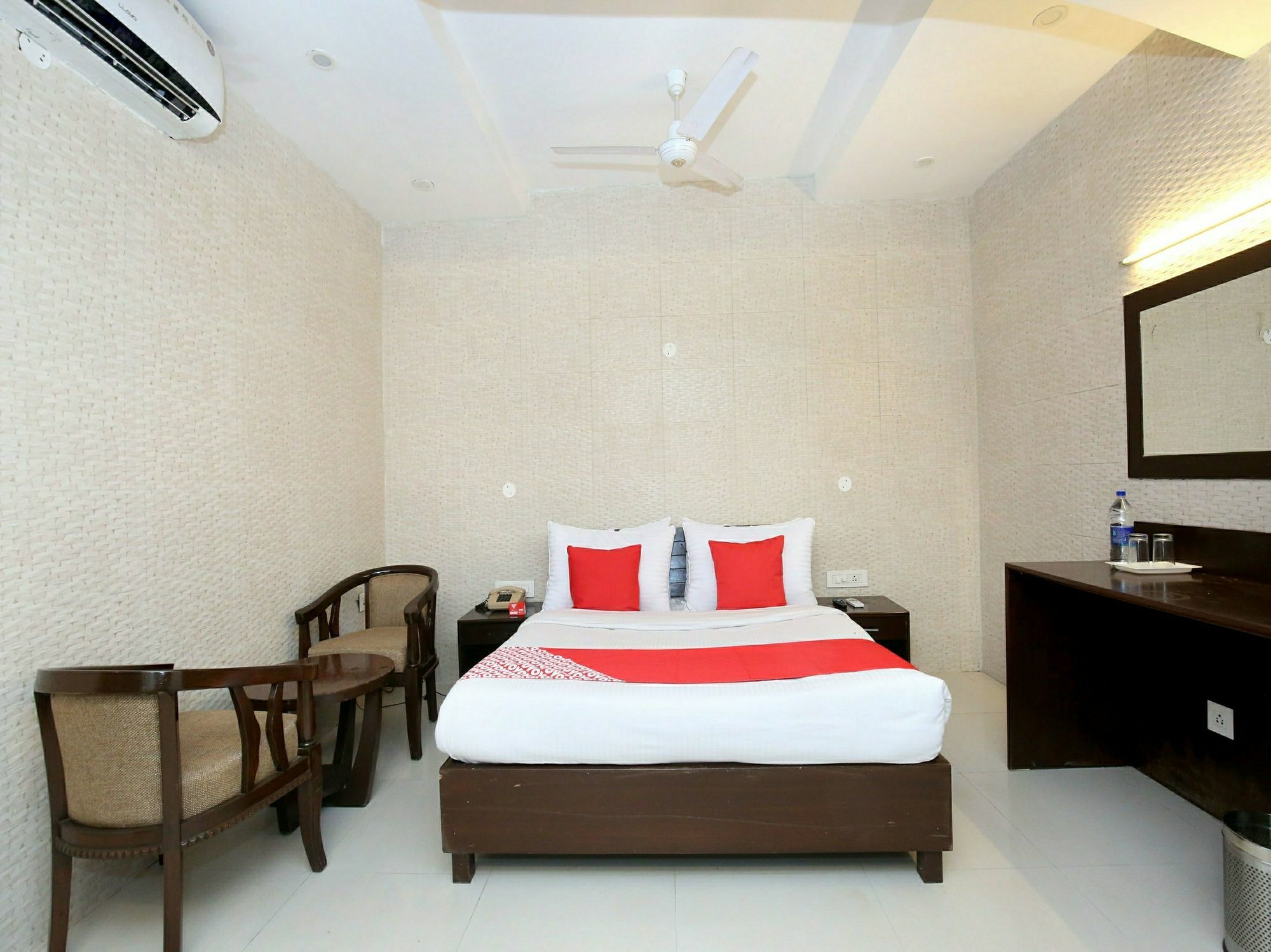 Hotel Oscar Regency Panchkula Esterno foto