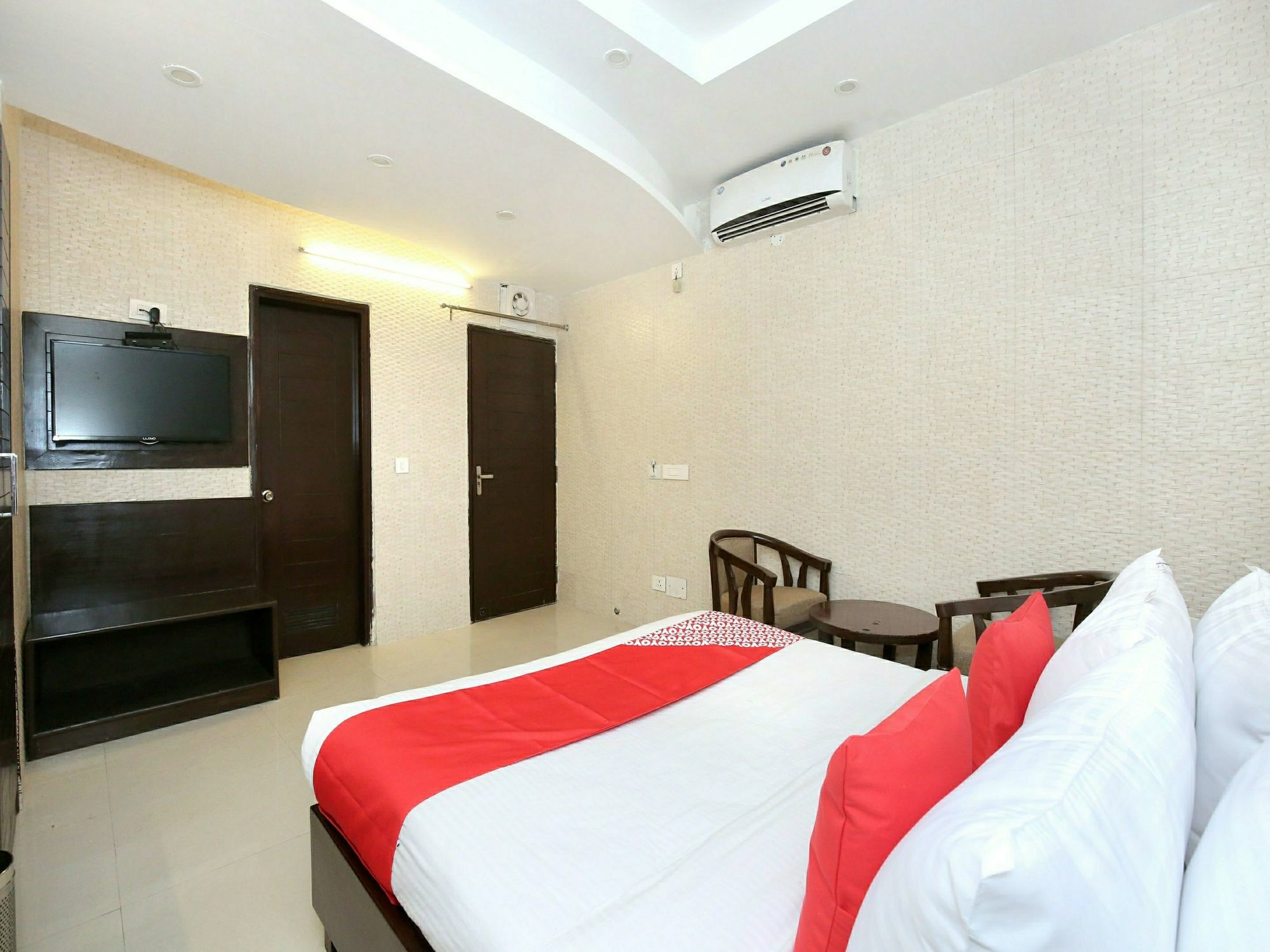 Hotel Oscar Regency Panchkula Esterno foto