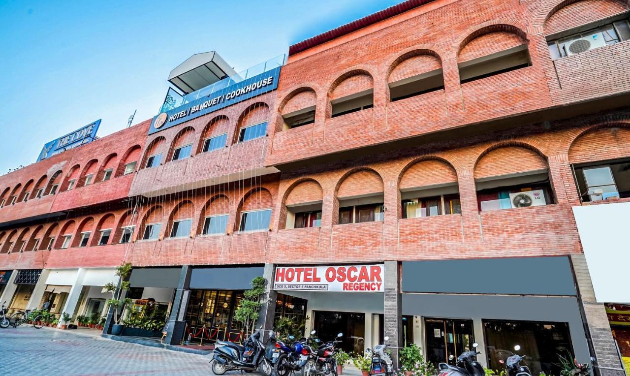 Hotel Oscar Regency Panchkula Esterno foto